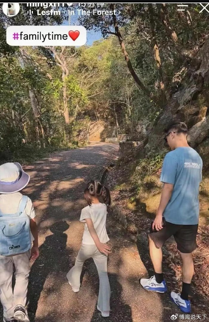 奚梦瑶一家四口去爬山，4岁女儿大长腿吸睛，完全遗传了妈妈基因