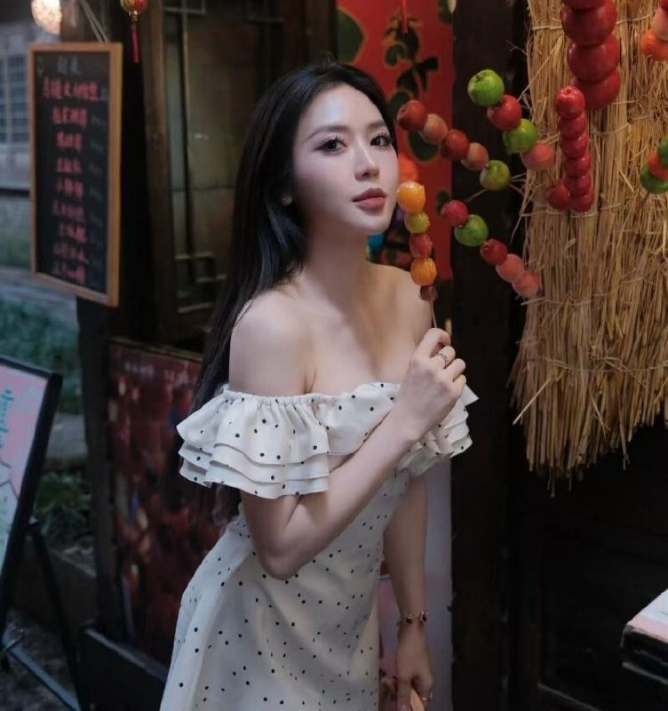 抖音高颜值欲女 杨欣懿 骚货知三当三 私生活非常淫乱流出附带聊天记录！ - 图片