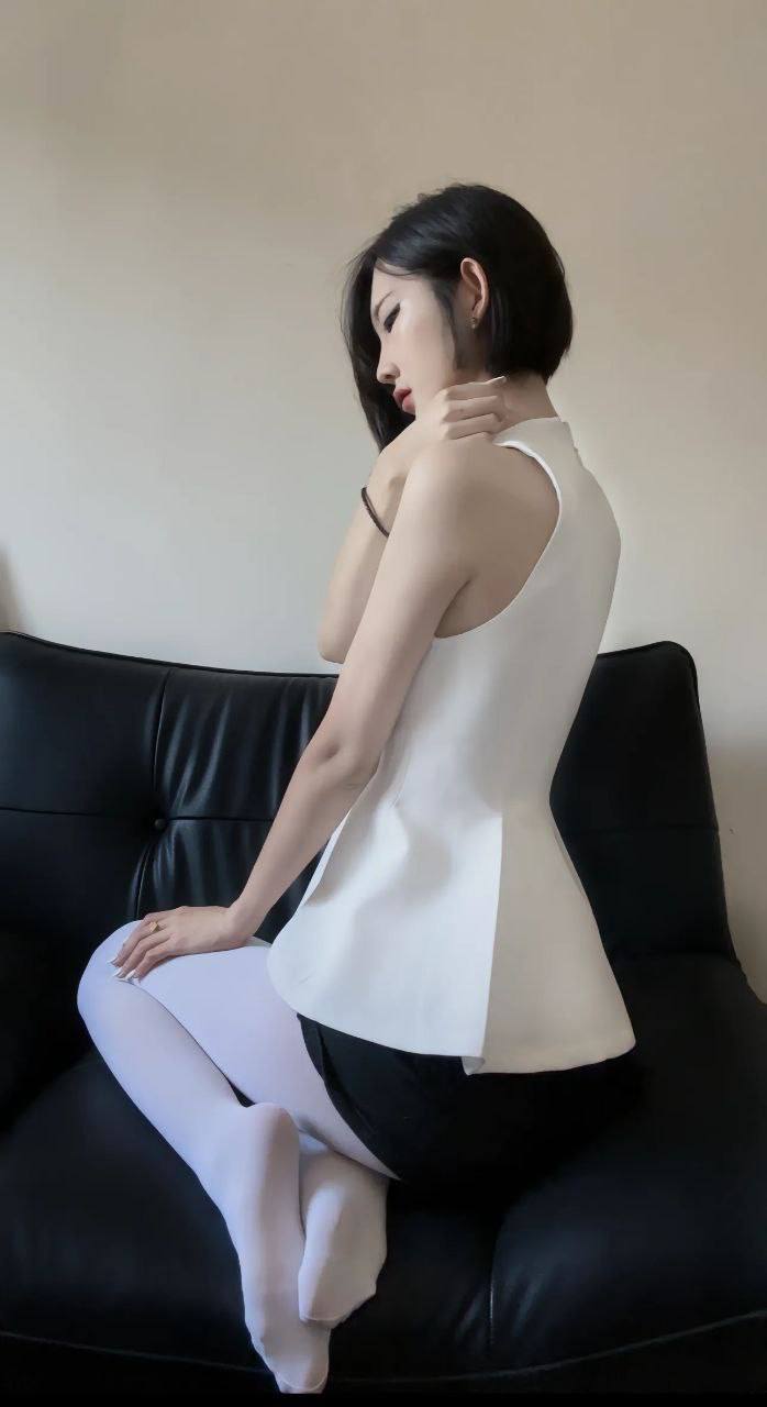 #行简 东北吉林抖音50w粉丝网红高颜值巨乳肥臀行简穿着黑丝情趣制服震动棒自慰 - 图片