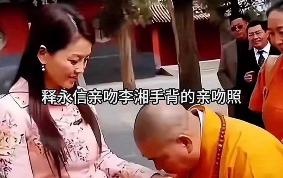 光头和尚释永信猛干女主持李湘 婚纱美女被顶到宫口 女儿长得像极了秃驴 - 图片