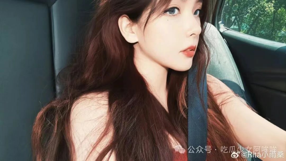 被人写进低俗小说？LPL女解说Rita某音首播！直播化妆被网友吐槽像“大妈”引热议！ - 图片