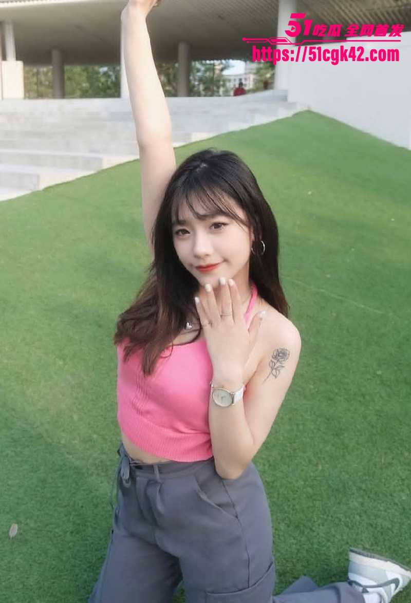 抖音30万粉丝反差母狗黄小唐早期下海当福利姬的大尺度付费定制私密福利视频流出 - 图片