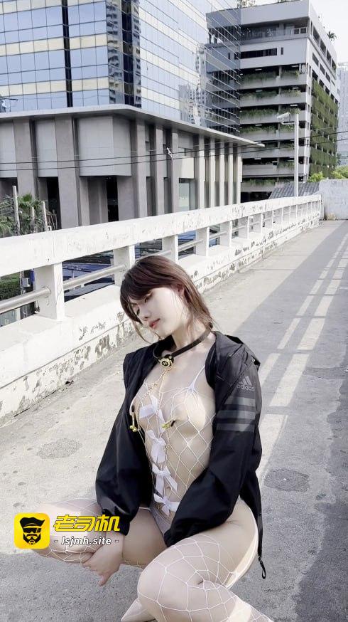 就是阿朱啊  连体白丝小母狗的户外露出 - 图片