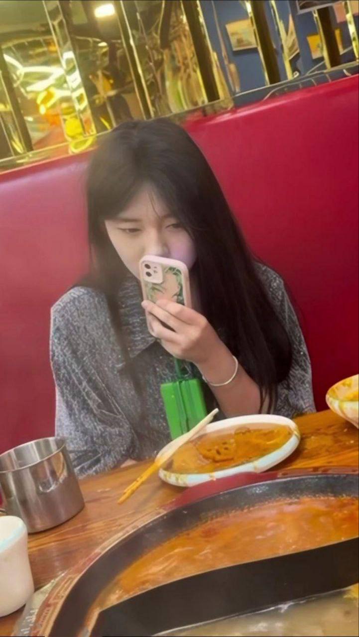 女友极品闺蜜 顶级颜值泄密流出顶级颜值女，跟闺蜜经常出去游玩 跟前男友主动联系吃饭 没想到被男友下药迷晕 被拍摄大量私人性感照片，白嫩嫩的逼逼让人很诱惑！无套内射 看这么漂亮的妹子 真是想多干几次！ - 图片
