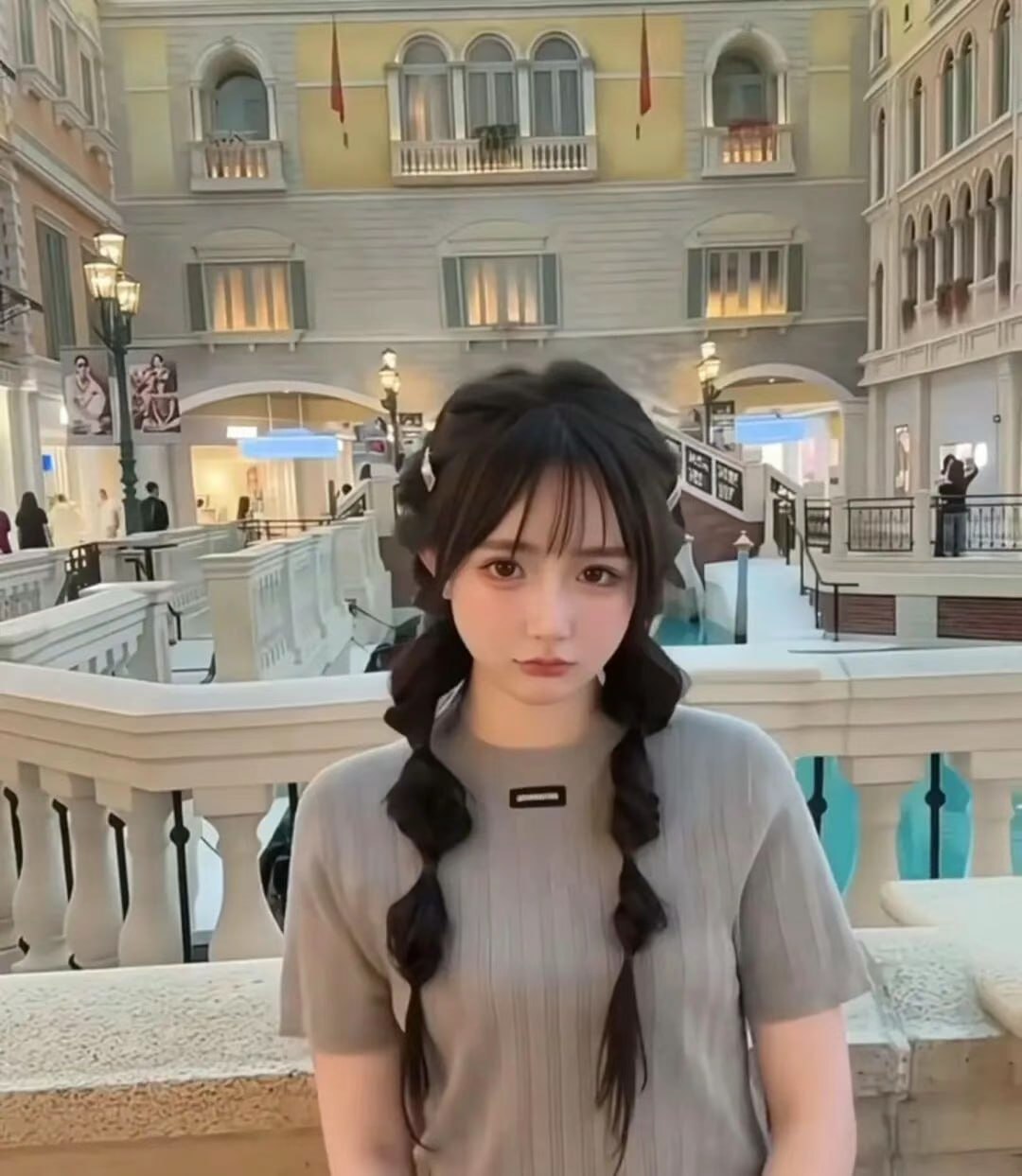 萌妹变精神小妹？游戏女主播一向甜美形象示人，如今却双臂纹身示人走性感风！网友辣评：撸圈混不下去刀区万人捧！