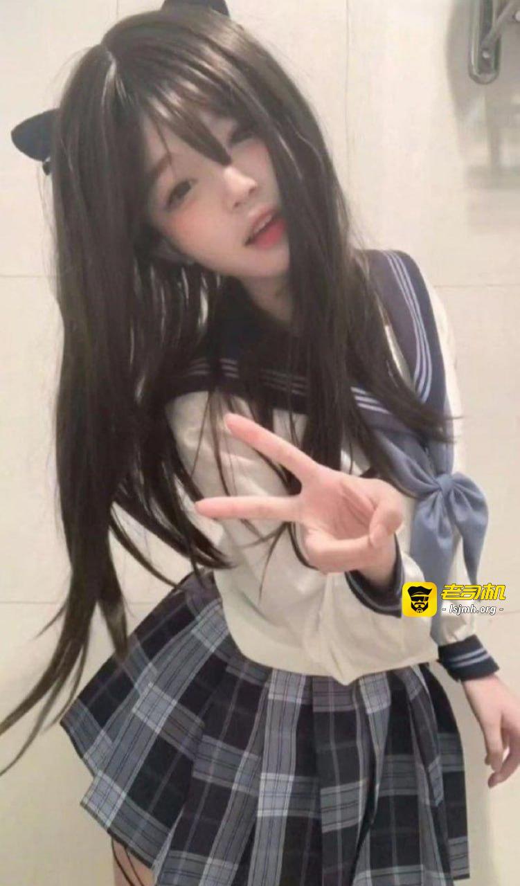 抖音几十万粉丝大学生自慰视频泄露 JK制服配黑丝骚气逼人 白虎嫩穴被道具肆意玩弄！ - 图片