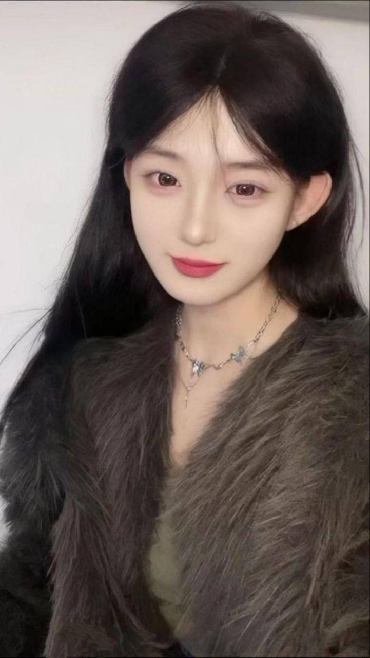 女友极品闺蜜 顶级颜值泄密流出顶级颜值女，跟闺蜜经常出去游玩 跟前男友主动联系吃饭 没想到被男友下药迷晕 被拍摄大量私人性感照片，白嫩嫩的逼逼让人很诱惑！无套内射 看这么漂亮的妹子 真是想多干几次！