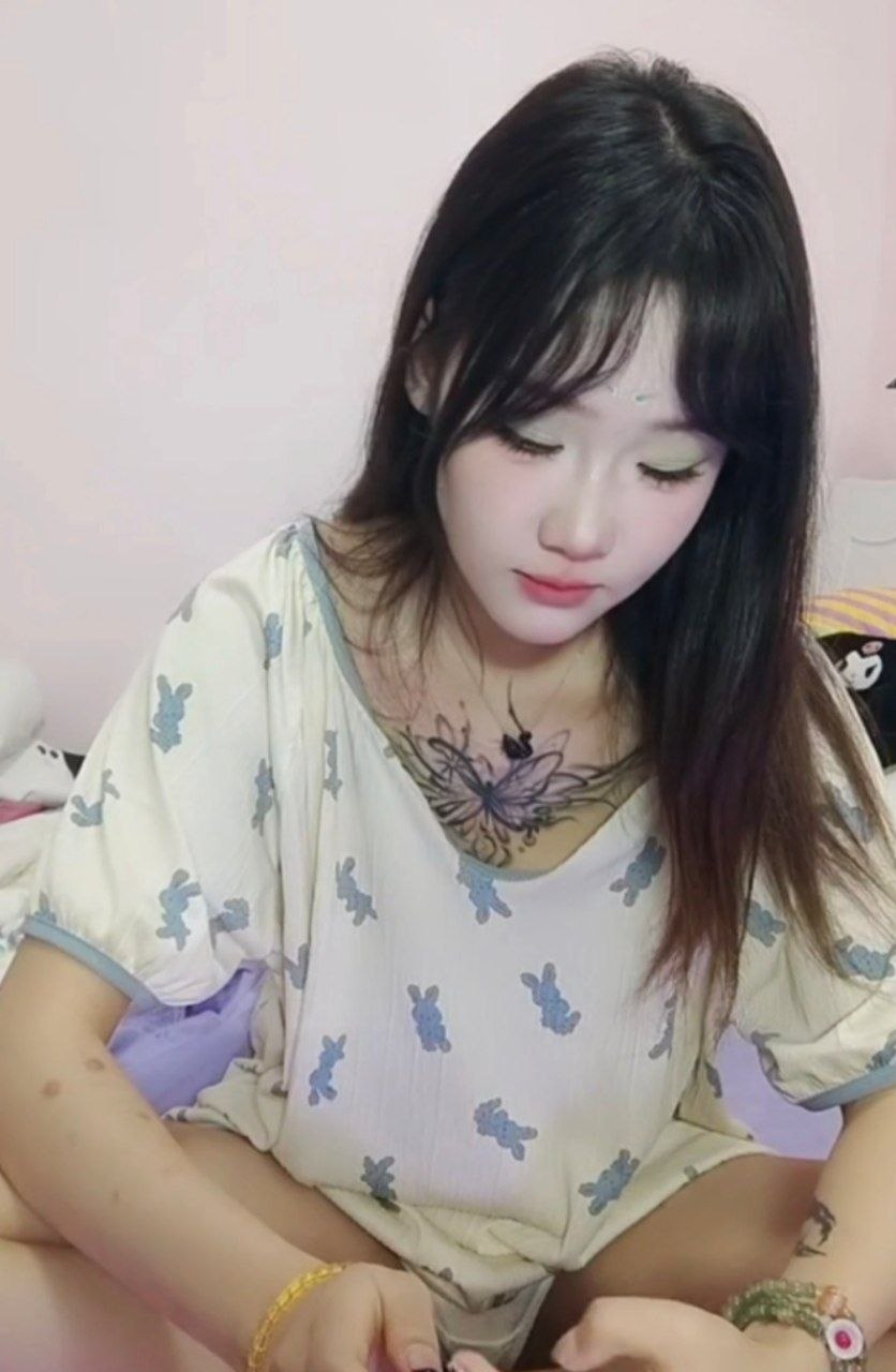 睡起来就开播 轻轻松松赚大钱 精神小妹好找钱啊 - 图片