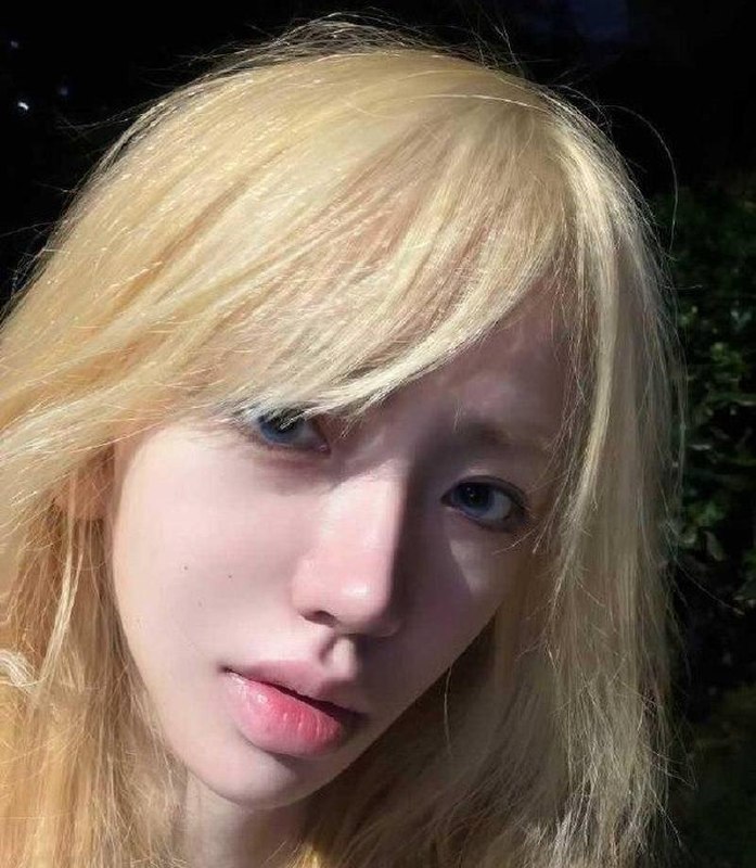 四百万粉甜妹藤原yuki被曝加微三千可约，昔日B站吃播少女人设当场崩盘！