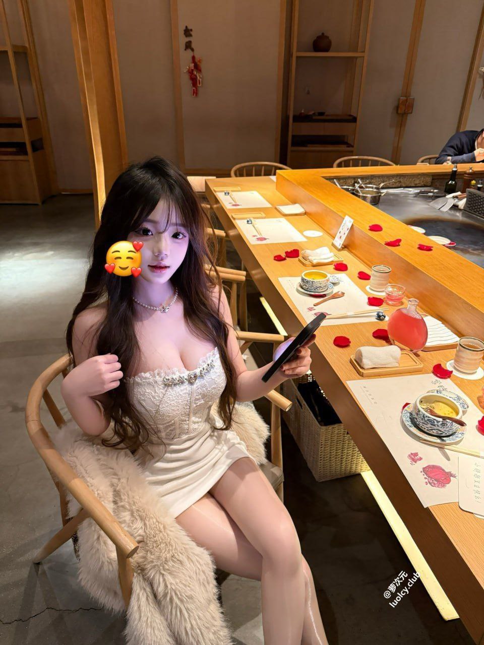 推特抖音网红萝莉 可可yyds 我去 兄弟萌这个身材太符合萝莉了 好爽😋 骚屁股扭来扭去的 就馋人