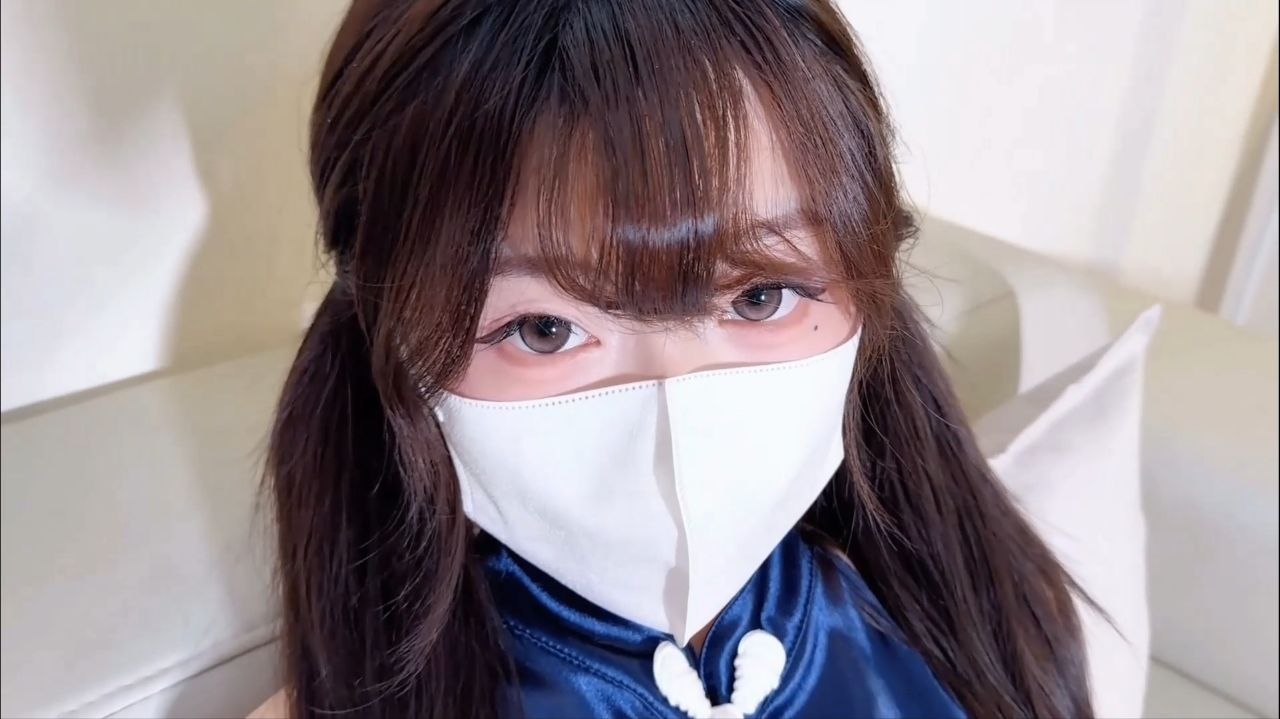 前凸后翘的舞蹈生穿着性感拉拉队制服，跳着性感的舞蹈这种骚货没人忍得住，直接扑上去狠狠的操