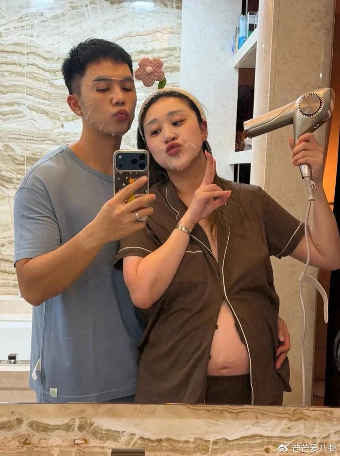TVB男星伍富桥公开爱妻性感孕照！预产期10月，倒数迎接儿子出世