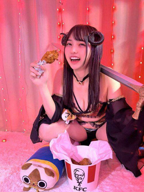 #011Asuka 日本极品巨乳高中生萝莉cos自慰，现在的女孩子发育真好，17岁就发育的如此完好 - 图片