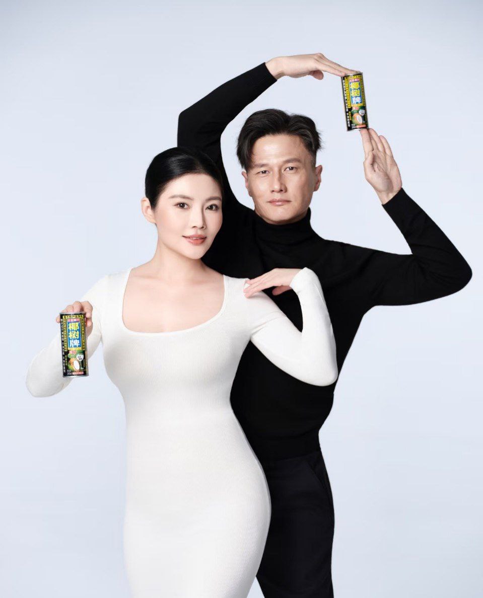 椰树女郎徐冬冬跟尹子维结婚以后合体给椰树拍广告了！