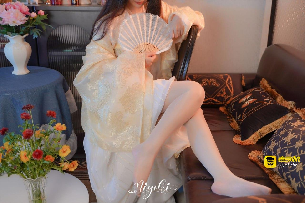 微密圈 福利姬 铃木美咲 软软趴在床单上 明蘭汉服古装 - 图片