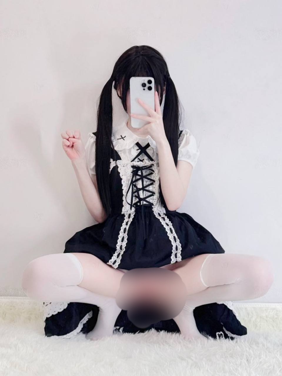 推特台湾少萝 【肉肉】chiiibabiie 黑丝女上水晶棒 白丝抽插自慰 Cos自录美图合集欣赏 - 图片