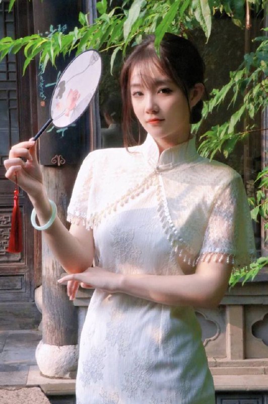 超高颜值女友被渣男曝光做爱视频。清纯的外表下口含JB，主动配合深喉口交