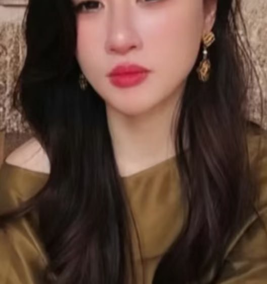 舞蹈主播青苔Miss：从“2000万生娃”争议到签证被拒，昔日头部低调回归，询问网友：自己长的像外围吗 - 图片