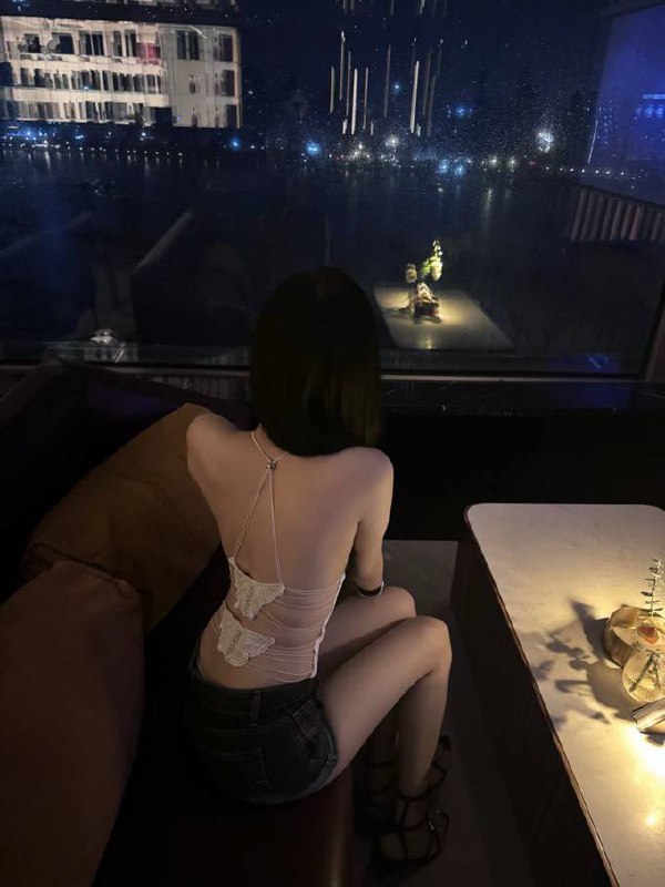推特可爱胡桃大王少萝 uu cos 足控 榨精 小狗女友 白丝大长腿 性感胡桃粉色巨乳 身材比例真的非常棒