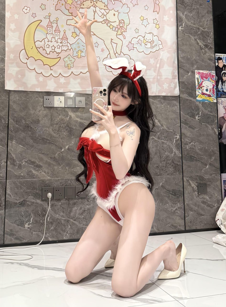 抖音300万粉丝女网红超蓝布萝莉圣诞套装大尺度写真福利照合集 - 图片