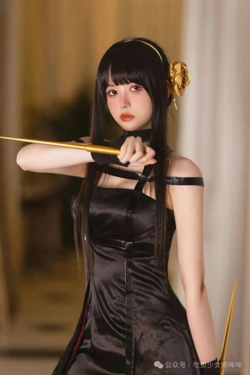 LPL女主持骆歆为提高在线人数，戴假体跳舞，周淑怡二台树奈奈都看呆了，称其太敬业了~