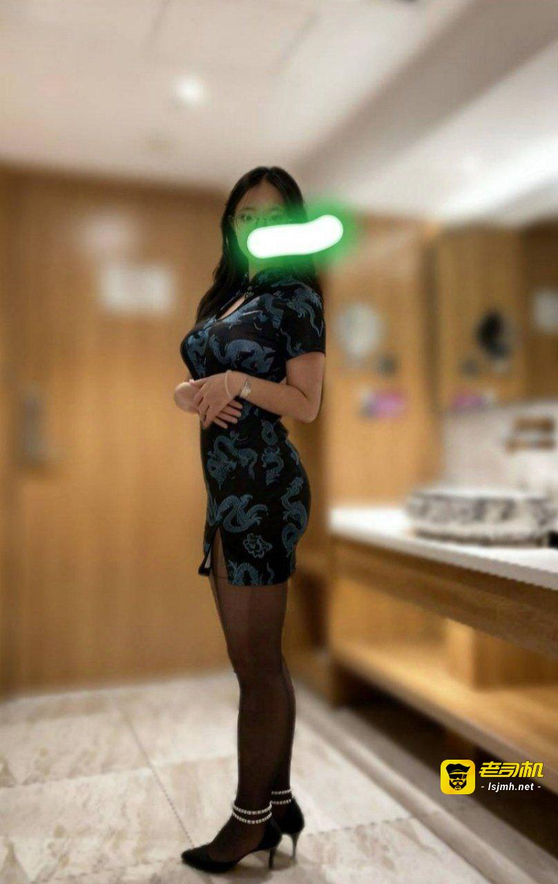 投稿个抖音上的健身反差骚婊，一只口红就能背叛异地男友给别人当狗的反差妓女。口活一绝，还会毒龙，真好奇她男朋友看到她这个骚样是什么反应。 - 图片