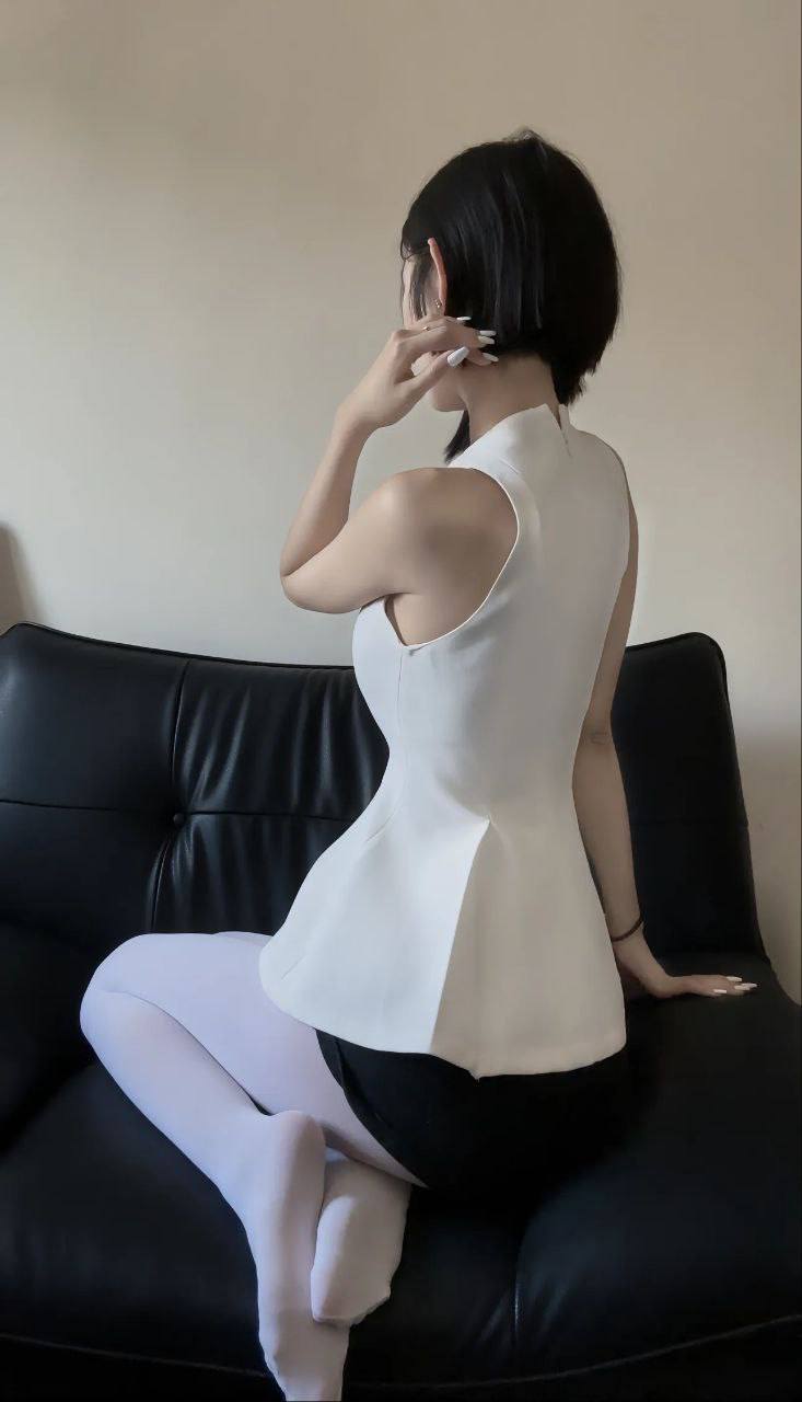 #行简 东北吉林抖音50w粉丝网红高颜值巨乳肥臀行简穿着黑丝情趣制服震动棒自慰 - 图片