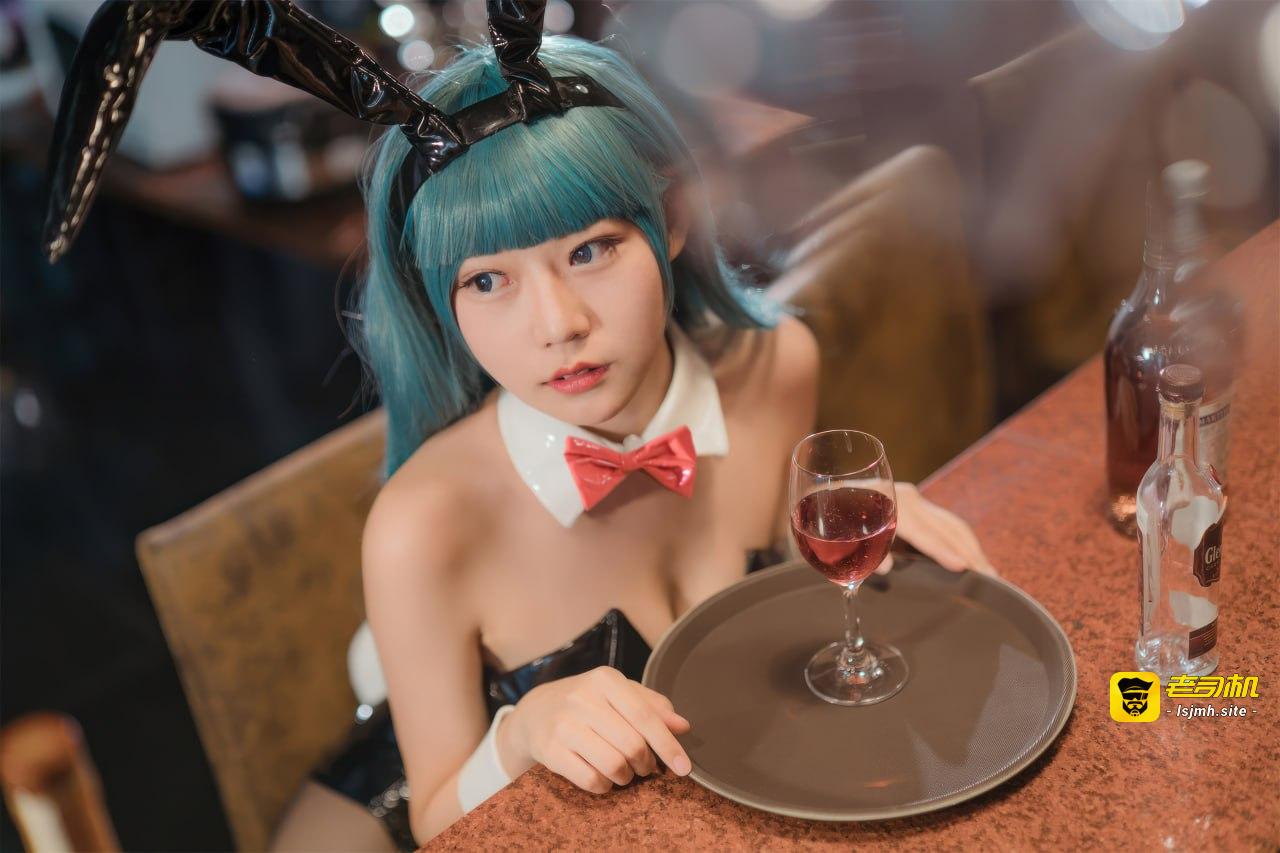 #香草喵露露 #黑丝 #coser - 图片