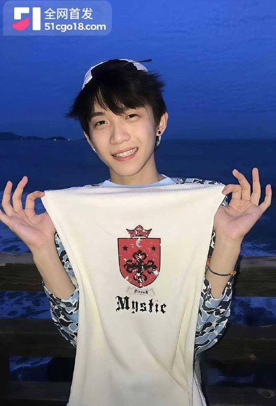 19岁男网红赖盛杰约炮塌房！床照+露骨聊天全曝光，阳光学生人设瞬间崩塌！ - 图片