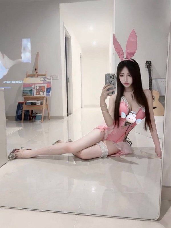 推特可爱胡桃大王少萝 uu cos 足控 榨精 小狗女友 白丝大长腿 性感胡桃粉色巨乳 身材比例真的非常棒 - 图片