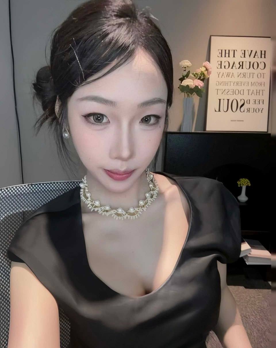 中国女篮李梦私密照曝光，平日黑框眼镜清纯乖巧，私下却淫荡放浪 - 图片