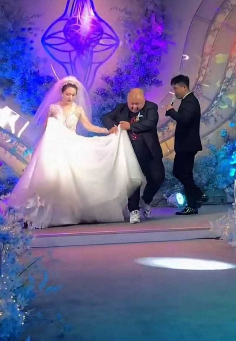 快手千万粉网红 老狗 被前妻白羽直播曝光 婚内出轨女徒孙佳昕 夜猫KTV举报聚众淫乱录音曝光！ - 图片