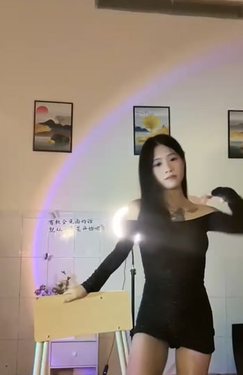 抖音12万粉丝网红 小妍my 金主定制尺度视频 清纯形象性感美乳 独有的诱a惑气息！