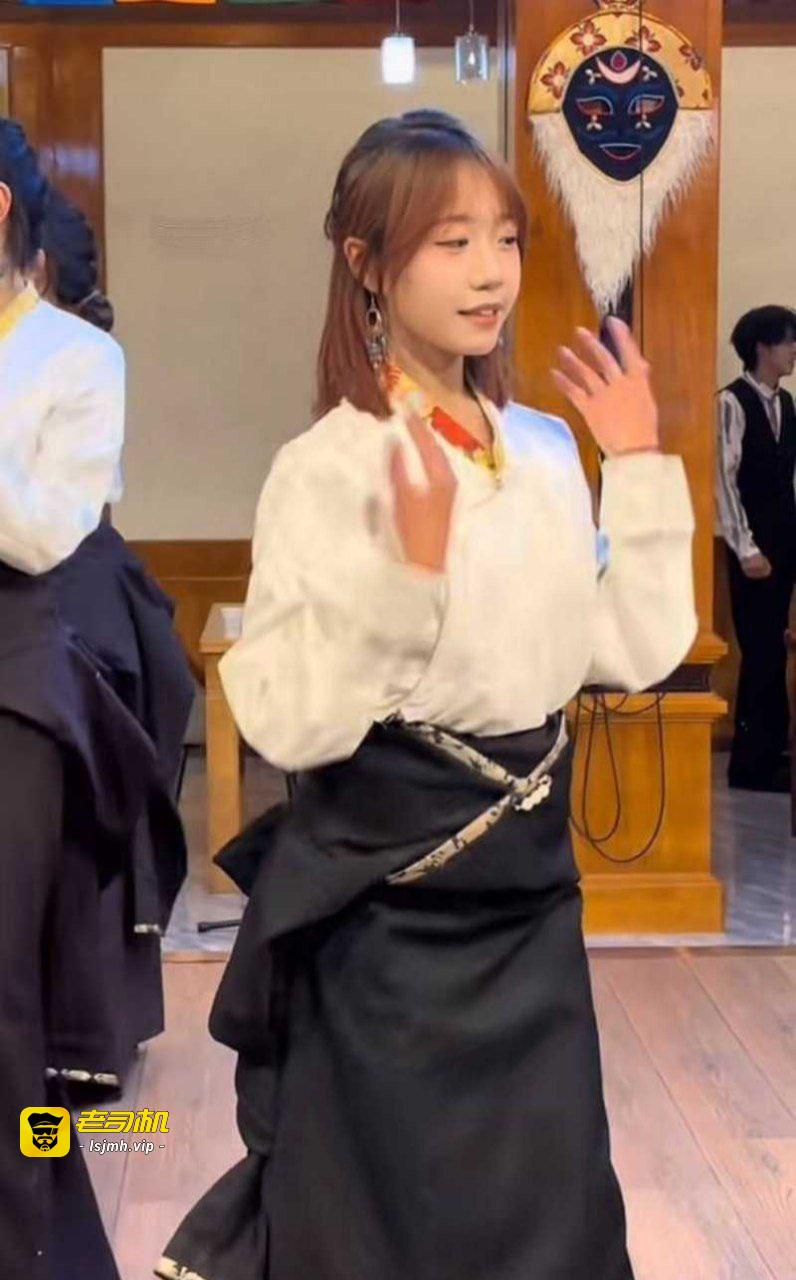 抖音最新惊天大瓜 如意女团妮妮被曝遭父亲从小强奸 背刺闺蜜达哇措找人暴打 - 图片