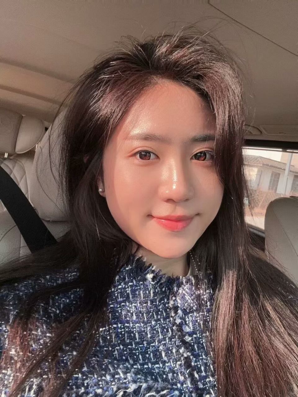 反差新娘被人轮奸穴里灌满精液 - 图片