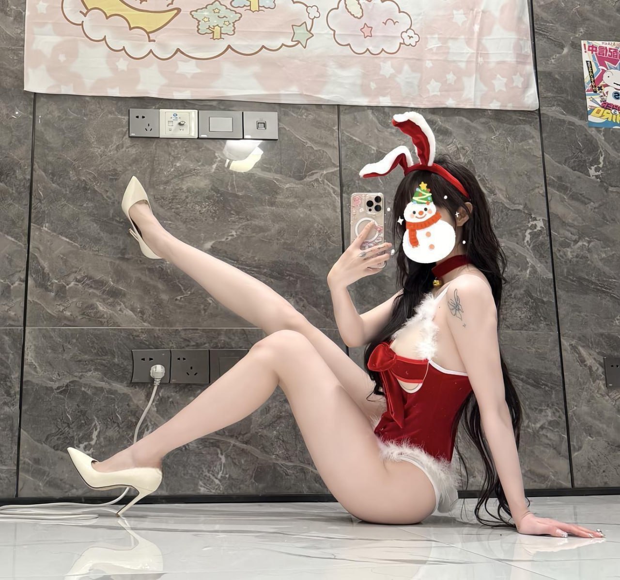抖音300万粉丝女网红超蓝布萝莉圣诞套装大尺度写真福利照合集 - 图片