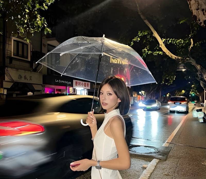 抖音反差博主ray，甜妹脸+白衬衫白裤清纯圈粉，公开账号干净到不行。 生日后无缝新欢，IG直接跟王思聪互关，瞬间引爆热议。 结果连续实战视频被扒出，口交骑乘全过程清晰可见，镜头前后反差直接拉满！ - 图片