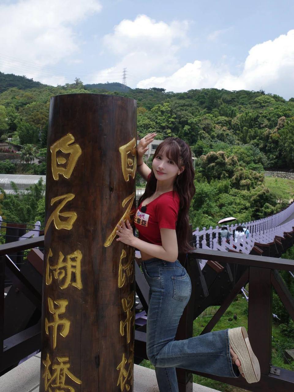 前AV女优三上悠亚近日在台湾旅游，被网友街头偶遇
