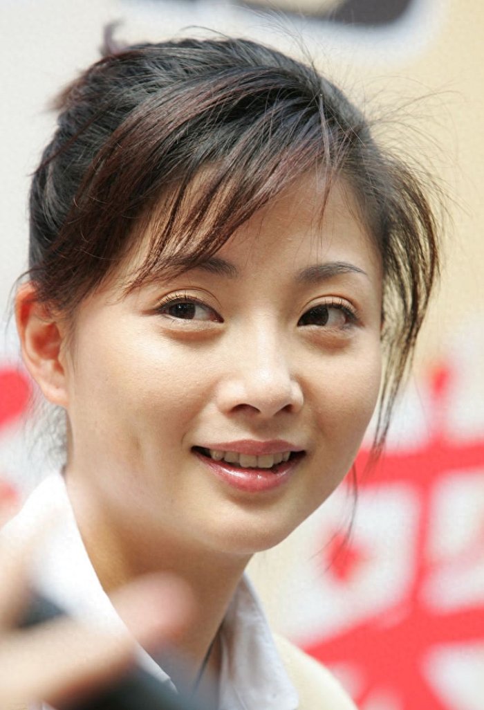46岁殷桃现状让人心酸，脸肿又僵，蓬头垢面，一代女神变大妈了