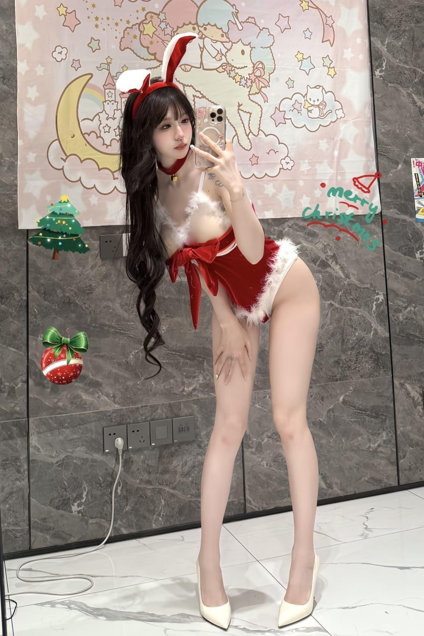 抖音300万粉丝女网红超蓝布萝莉圣诞套装大尺度写真福利照合集 - 图片