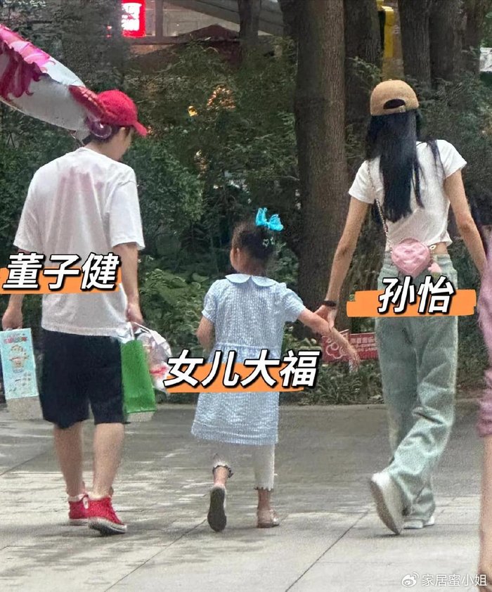 32岁孙怡晒出家居照，蜗居80㎡小屋，养猫煲剧，无拘无束，真幸福