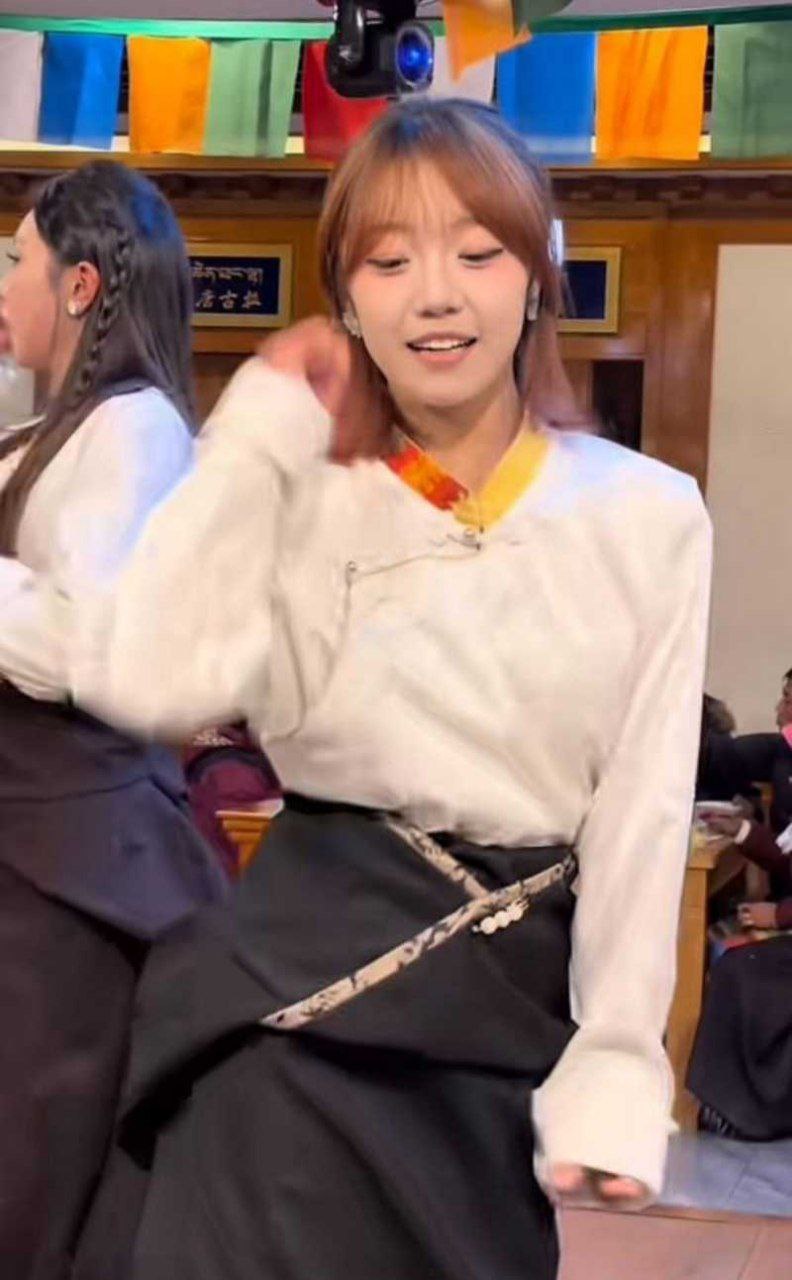 抖音最新惊天大瓜 如意女团妮妮被曝遭父亲从小强奸 背刺闺蜜达哇措找人暴打 - 图片