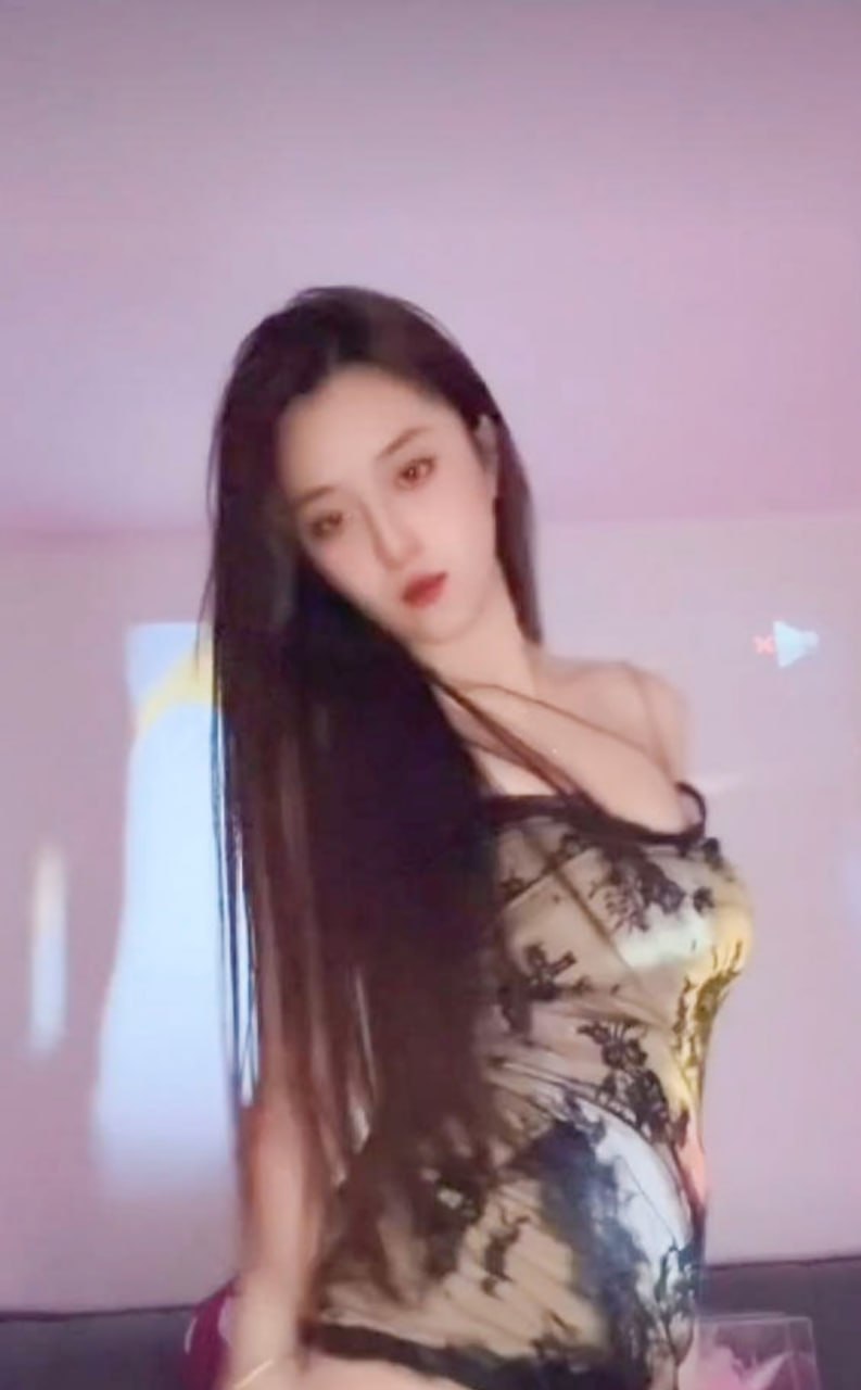 抖音小网红 猪猪子 被钞能力开发新业务 跟大哥一对一揉胸露逼跳骚舞 - 图片