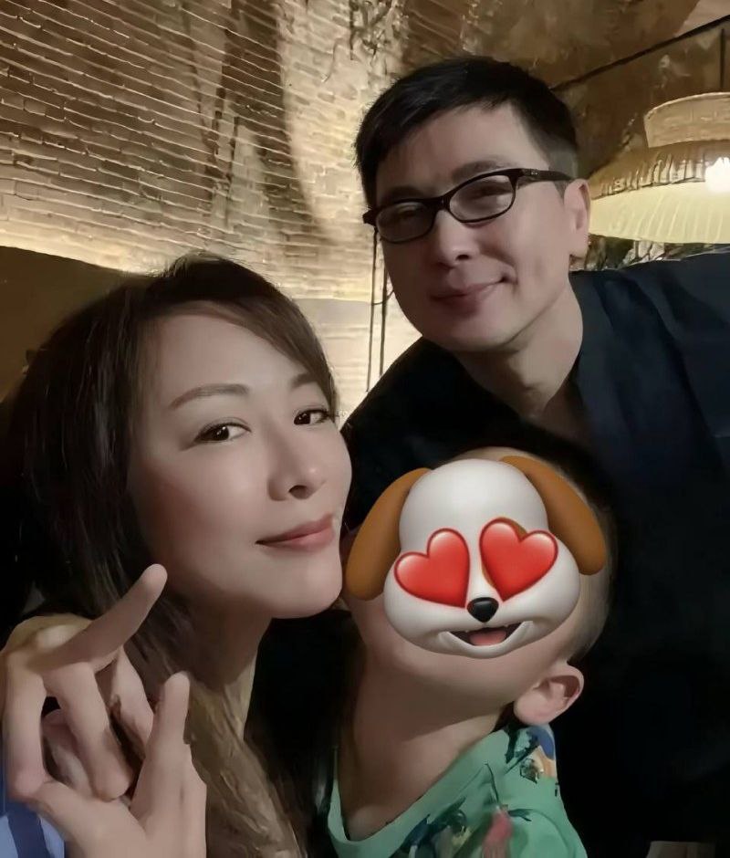内娱男演员 保剑锋 被前任直播含泪控诉 偷香水送小三 分手后引导粉丝网暴 - 图片