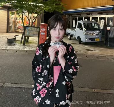 百万网红树莓纯爱人设翻车，疑似成年就跟男友同居？一条视频20万却不给狗看病弃养？ - 图片