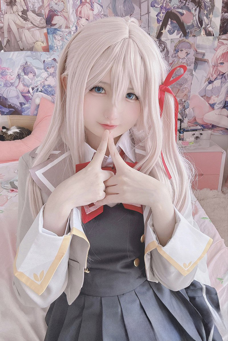 Cosplay福利姬习呆呆 最新cos艾莉亚福利 穿白丝秀稚嫩身材 肤白穴嫩顶级尤物 超诱人私拍流出