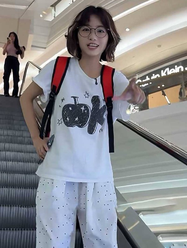 转转美女博主 收手机的CC 全裸视频疯传 自述被造黄谣报案 未想又现性爱猛料 - 图片