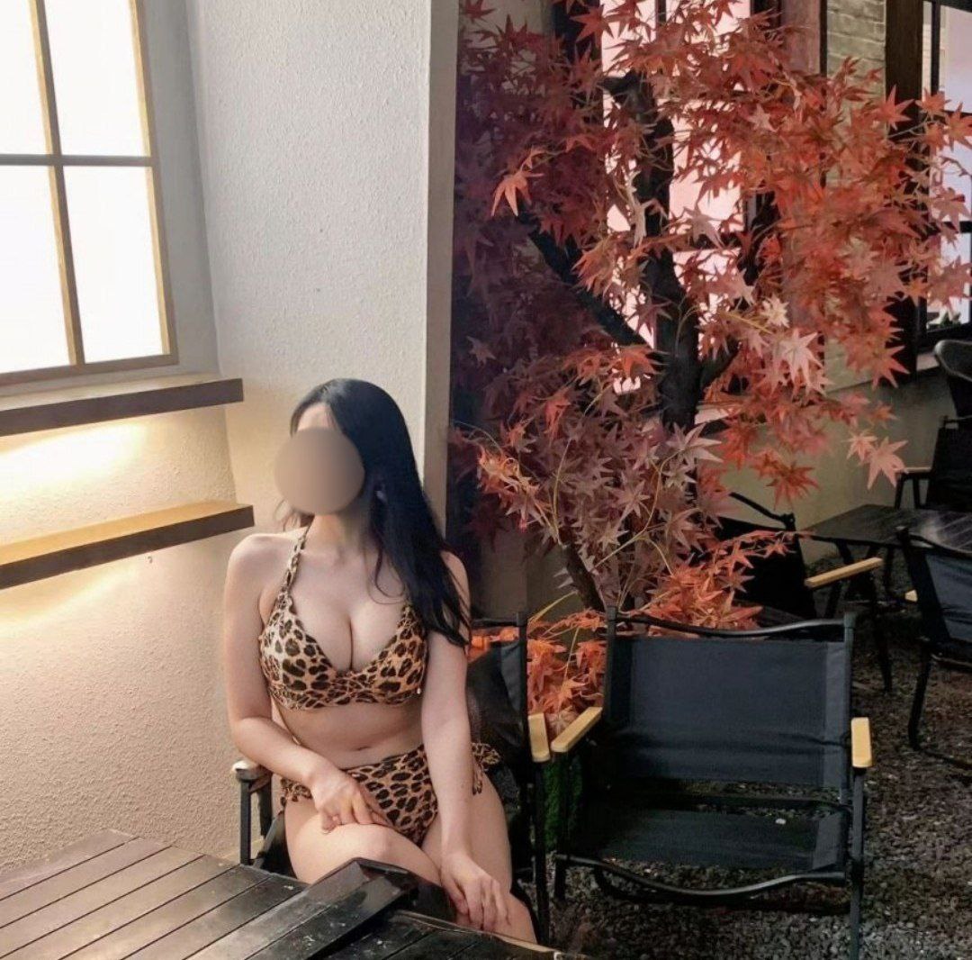 公司新招来的同城女主播，前凸后翘，韵味十足