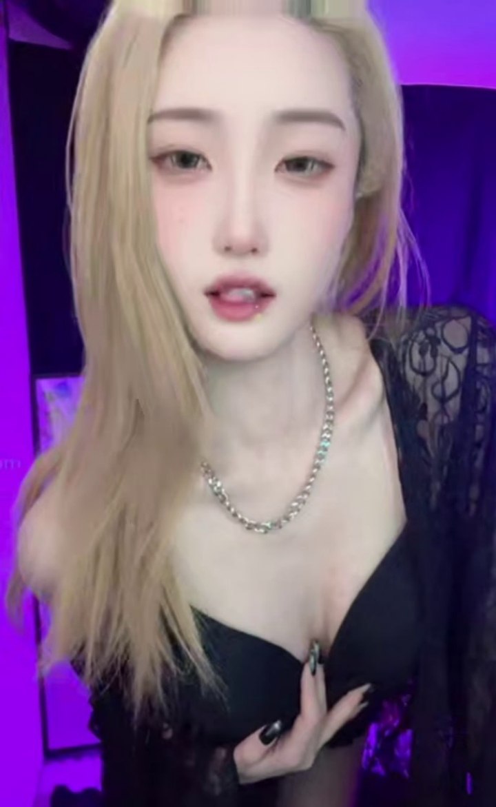 快手高颜值反差擦边女主播付费定制大尺度福利视频曝光