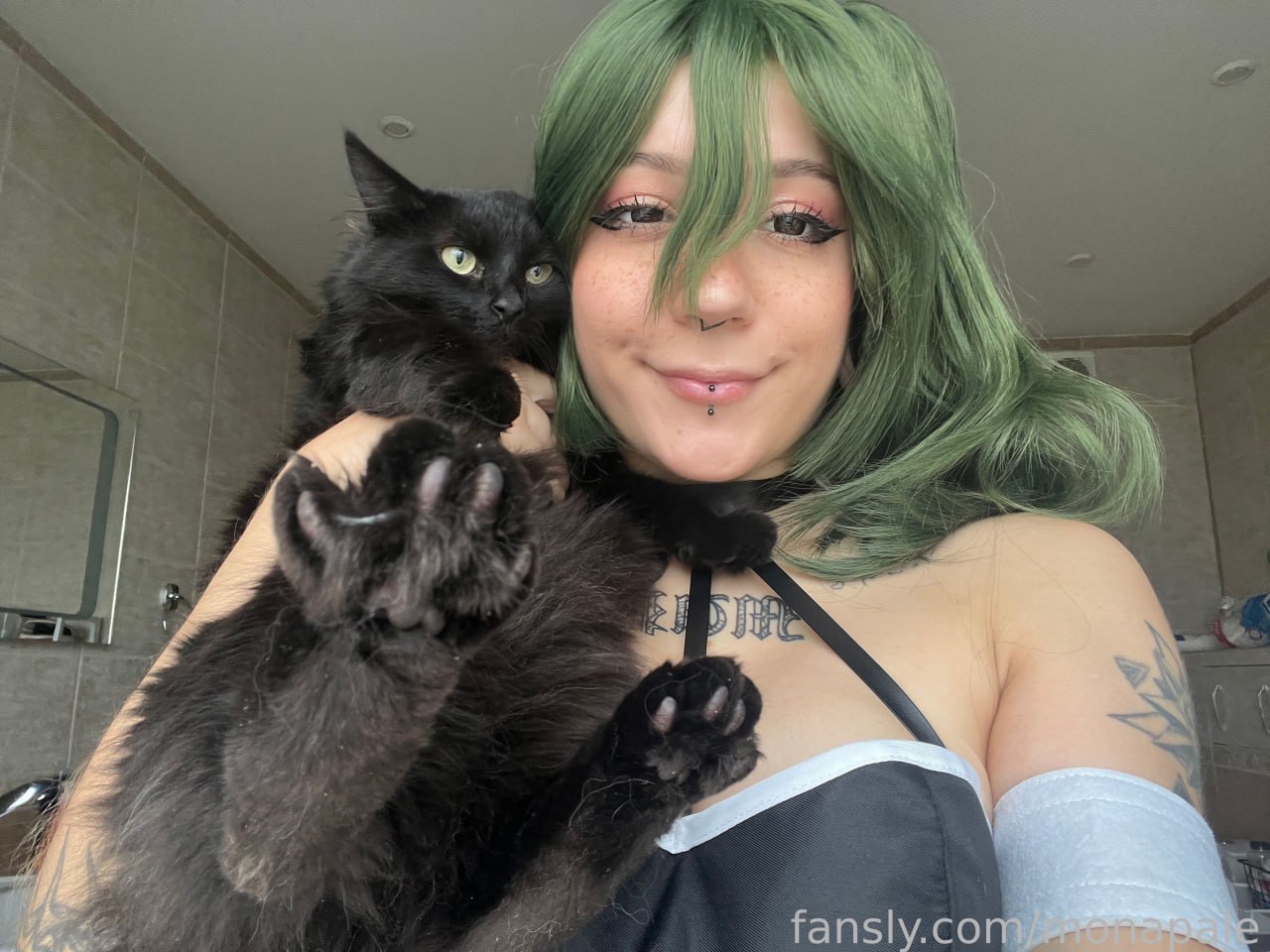 onlyfans 俄罗斯网红 MonaPale 可爱动漫猫娘IT学生 - 图片
